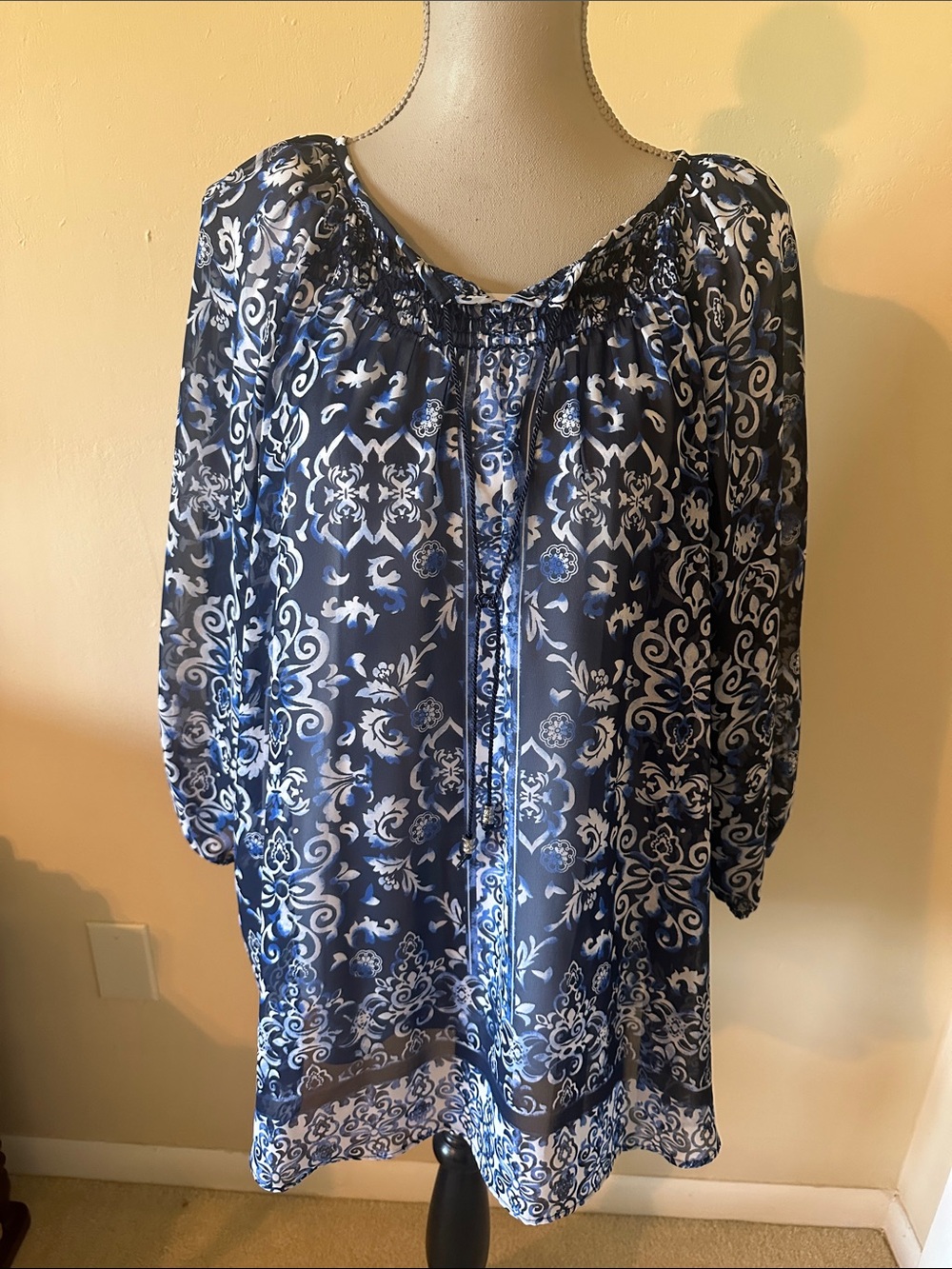 Allison Daley  18 W Women's Blue and White Floral Peasant Blouse